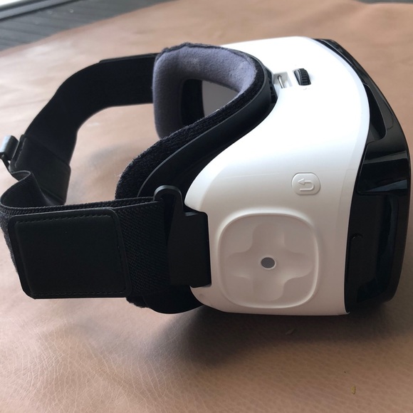 Gear VR by Oculus for Samsung - Picture 4 of 5